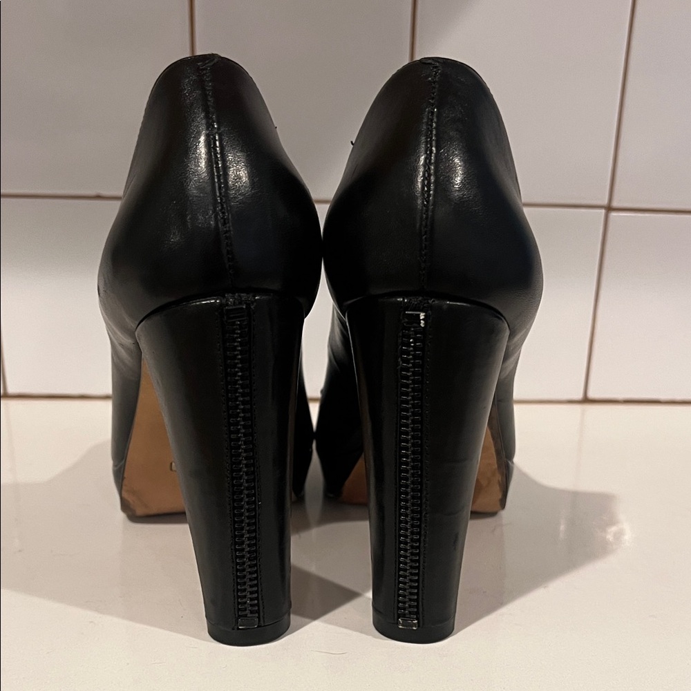 Cole Haan Black Women's Chunky Closed Toe Heels Nike Air Size 8 EUC - Picture 3 of 6